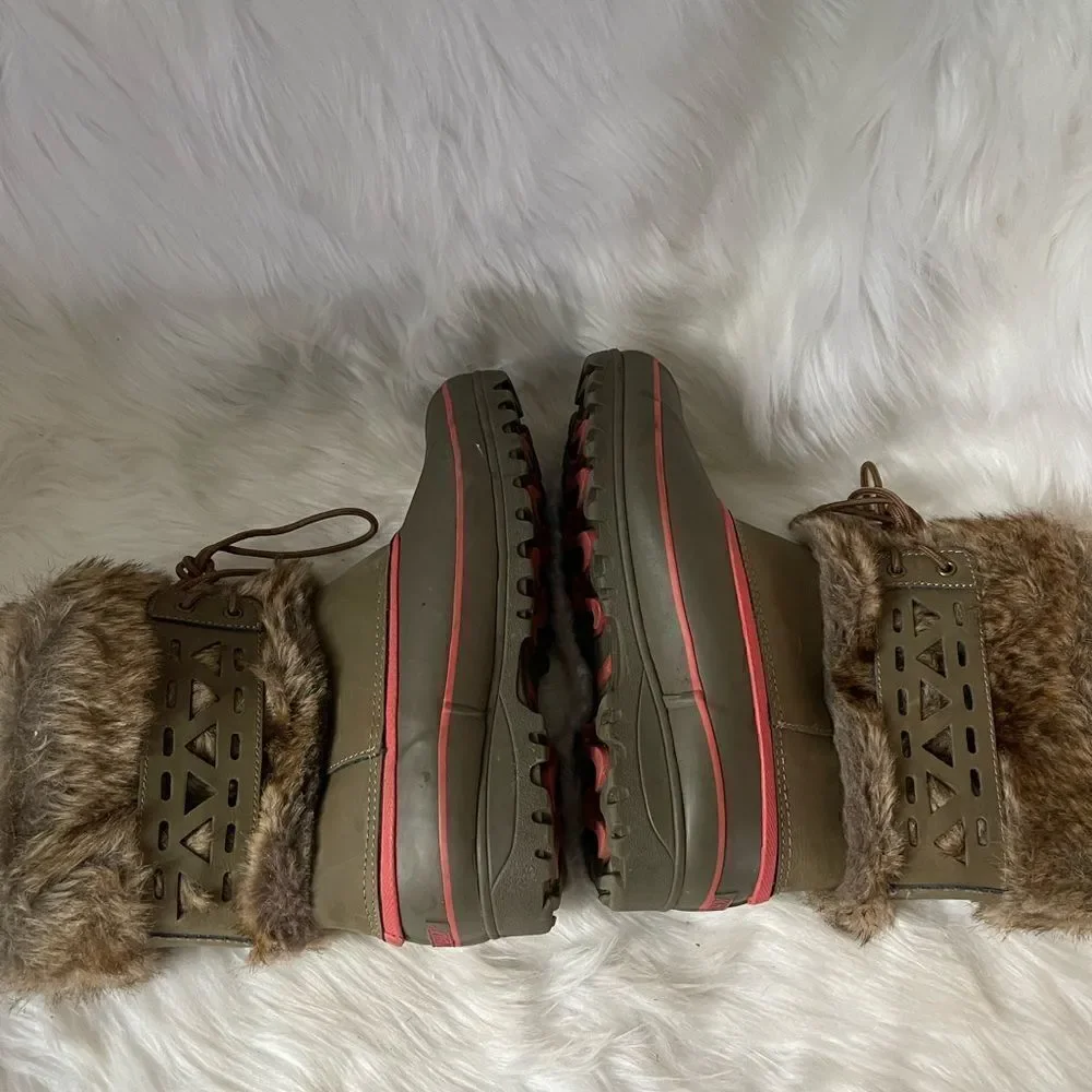 KHOMBU snow boots leather & rubber olive green and orange with faux fur SZ8M